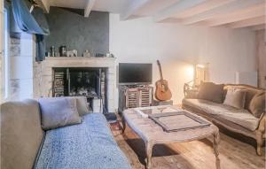 Maisons de vacances Awesome home in LHoumeau with 1 Bedrooms and WiFi : photos des chambres