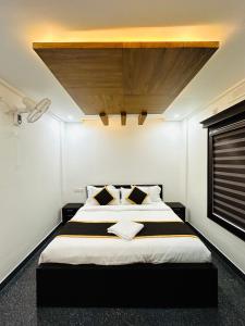 BEVERLY SUITES