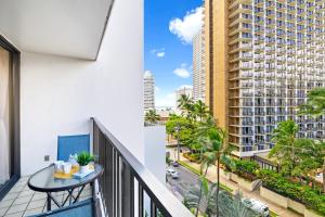Waikiki Banyan stay with pool, hot tub & sauna