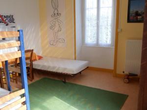 Appartement T4 face mer, proche commerces, 2 balcons, cuisine équipée, 2ème étage sans ascenseur - FR-1-197-271