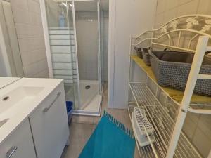 Appartement T3 avec Terrasse à 30m des Commerces et Plage à Ploemeur - FR-1-349-72