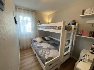 Appartements Ploemeur - Appartement 3 pieces avec balcon, ascenseur et WIFI pres de la plage - FR-1-349-90 : photos des chambres