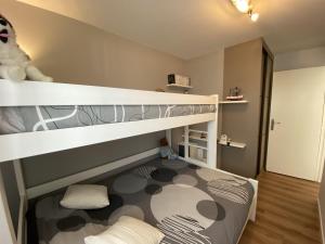 Appartements Ploemeur - Appartement 3 pieces avec balcon, ascenseur et WIFI pres de la plage - FR-1-349-90 : photos des chambres