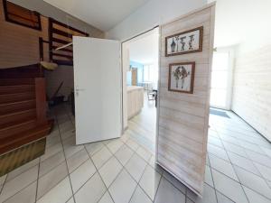 Studio rénové proche plages et bourg - Port-Louis, 2 pers., RDC, Wi-Fi, jardin commun - FR-1-349-108