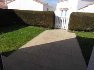 Maisonnette avec piscine privée et parking à La Faute-sur-Mer - FR-1-476-17