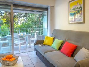 Studio Climatisé Proche Plage et Commerces avec Balcon, Parking, et WiFi à Saint-Raphaël - FR-1-466A-32