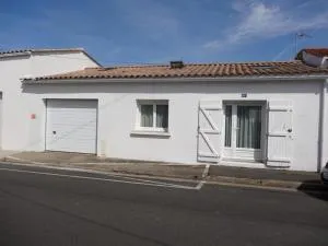 Maison confortable, proche plages et centre, 4 pers, terrasse, wifi, centre L'Aiguillon-sur-Mer - FR-1-476-11 - لو أغيليون سور مير