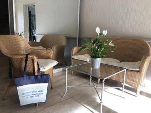 2 Pièces avec Balcon et Terrasse - Plage à 50m - Clim, WiFi, Parking - FR-1-466A-17