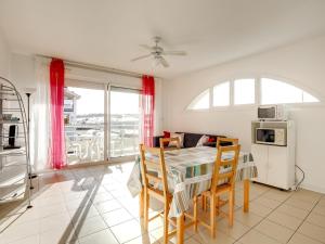 Bel appartement T3 à 50m de la plage, balcon, parking, pour 4 - FR-1-521-14