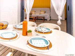 Maisons de vacances Maison T3 moderne a 50m de la plage – Larmor-Plage - FR-1-349-126 : photos des chambres