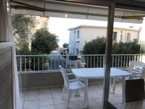 Studio climatisé proche plage, commerces et gare avec balcon, parking et wifi - FR-1-466A-5