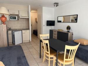 Studio climatisé proche plage et commerces, balcon, parking, linge et wifi disponibles - FR-1-466A-40