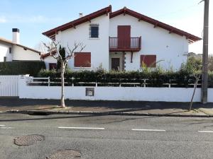 Maisons de vacances Maison 3* a Hendaye, proche plage et commerces, jardin prive, parfait pour familles et amis - FR-1-239-492 : photos des chambres
