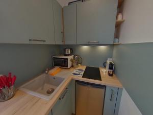 Appartements Studio renove a Port-Louis, proche plage et centre, jardin commun, 2 couchages, WiFi inclus - FR-1-349-143 : photos des chambres