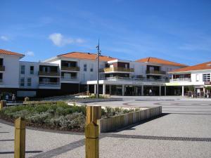 Appartement T3 moderne à Biscarrosse Plage, proche océan, terrasse et parking - FR-1-521-9