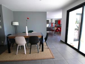 Maisons de vacances Maison Saint-Brevin-les-Pins, 6 pieces, 10 personnes - FR-1-364-103 : photos des chambres