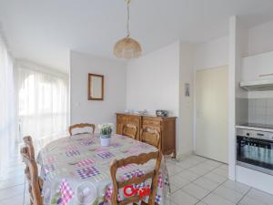 Appartements Appartement Chatelaillon-Plage, 2 pieces, 4 personnes - FR-1-535-4 : photos des chambres