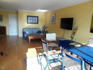 Appartement 3 pièces en front de mer avec balcons, à Cabourg, proche centre-ville. - FR-1-487-275