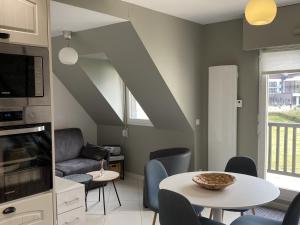 Cabourg: Appartement 3P à 200m de la plage, 2 chambres, balcon, internet - FR-1-487-277