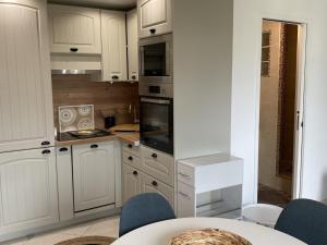 Cabourg: Appartement 3P à 200m de la plage, 2 chambres, balcon, internet - FR-1-487-277