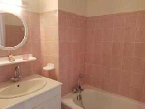 Appartement 2 pièces à Cabourg - Proche plage et centre-ville, balcon et parking privé - FR-1-487-300