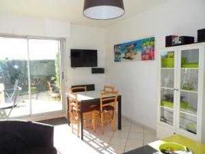 Appartement T2 avec Jardin, Proche Centre et Plage de Cabourg, Parking Inclus - FR-1-487-295
