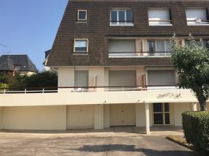 Appartements Appartement Merville-Franceville-Plage, 2 pieces, 4 personnes - FR-1-487-192 : Appartement (4 Adultes)