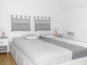 Maisons de vacances Cottage 3 Pieces Avec Jardin Privatif Sud, Parking, Piscine - Proche Port Guillaume - FR-1-487-320 : photos des chambres