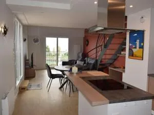 Appartement lumineux avec grande terrasse, fibre et garage - FR-1-197-522 - LʼAubraie