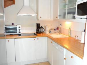 Appartements Duplex 4 pieces avec piscine, jardin et parking a Dives-sur-Mer - FR-1-487-282 : photos des chambres