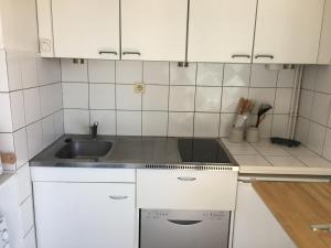 Grand studio en hyper-centre de Cabourg avec balcon, proche plage, parking, et prestations disponibles - FR-1-487-327