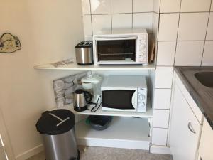 Grand studio en hyper-centre de Cabourg avec balcon, proche plage, parking, et prestations disponibles - FR-1-487-327