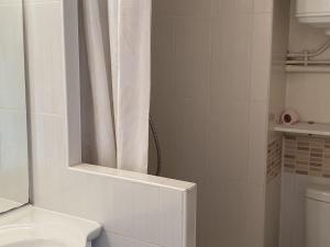 Cabourg : Studio Rez-de-Jardin Proche Plage, Animaux Acceptés, TV, Wi-Fi Optionnel - FR-1-487-331