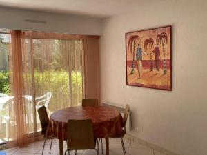 Cabourg : Studio Rez-de-Jardin Proche Plage, Animaux Acceptés, TV, Wi-Fi Optionnel - FR-1-487-331