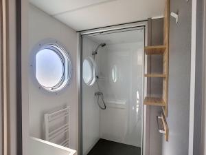 Mobil-home confort 4 pers, 2 ch, piscine chauffée, 200m plage, parking, wifi gratuit, animaux ok - FR-1-361A-32