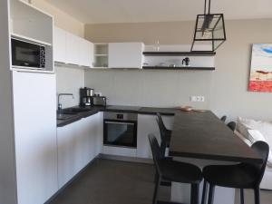 Appartement luxe 2 chambres, balcon, accès plage, piscine, animaux admis, parking - FR-1-194-236