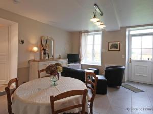Maisons de vacances Gite Le Pin-la-Garenne, 3 pieces, 4 personnes - FR-1-497-169 : photos des chambres