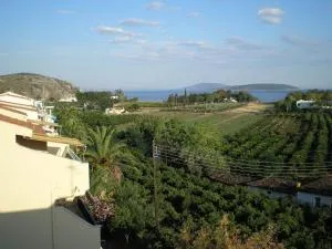 Ενοικιαζόμενα Δωμάτια Χριστίνα (Christina Apartments)