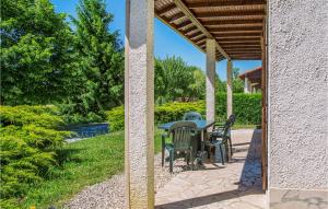 Maisons de vacances Beautiful home in Sarrecave with Outdoor swimming pool and 2 Bedrooms : photos des chambres