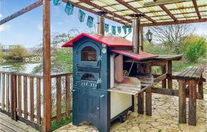 2 Bedroom Amazing Home In Sarrecave