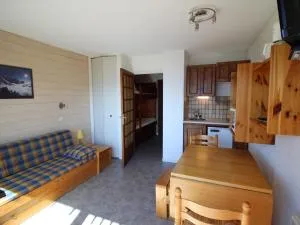 Studio cabine 3 pers. aux pieds des pistes avec balcon à Auris en Oisans - FR-1-297-35 - Auris