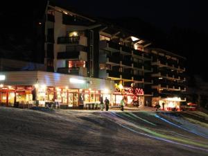 Studio cabine rénové 4 pers au pied des pistes, proche commerces, ESF et luge - FR-1-297-117