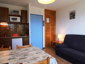 Appartements Studio cabine 4 pers au pied des pistes avec parking – Auris en Oisans - FR-1-297-62 : photos des chambres