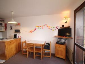 Appartement 2 Pièces avec Balcon à 400m des Pistes, Parking Gratuit - FR-1-297-161