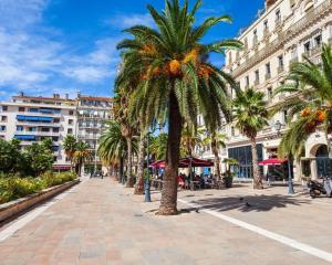 Charming T2 Equipped 1min Walk To Beaches