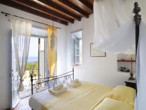 Deluxe One-Bedroom Apartment with Sea View