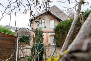 Maisons de vacances Bright cocoon with terrace in downtown : photos des chambres