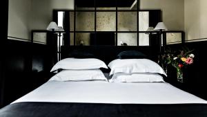 Classic Double Room room in Monsieur George Hotel & Spa - Champs-Elysées