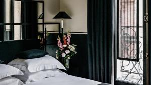 Classic Double Room with Balcony room in Monsieur George Hotel & Spa - Champs-Elysées