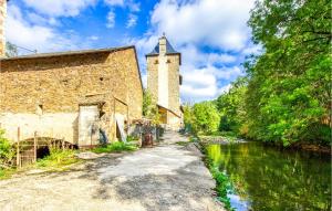 Maisons de vacances Nice Home In Rodez With Wifi, Heated Swimming Pool And 7 Bedrooms : photos des chambres